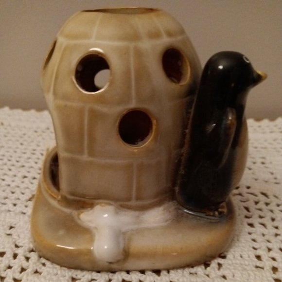 Yankee Candle Co. Igloo With Penguins  Ronnie Walter Tea Light Candle Holder - Picture 4 of 5